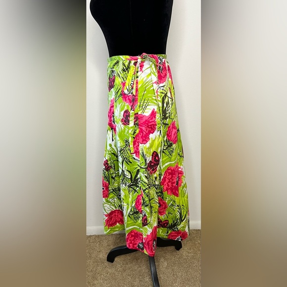 Talbots pleated floral skirt. Pink and green. Zip side closure. 100% cotton. 10 - Picture 3 of 9